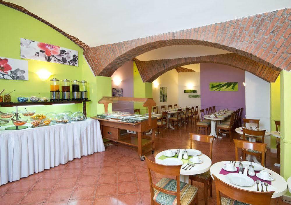 Hotel St George - Czech Leading