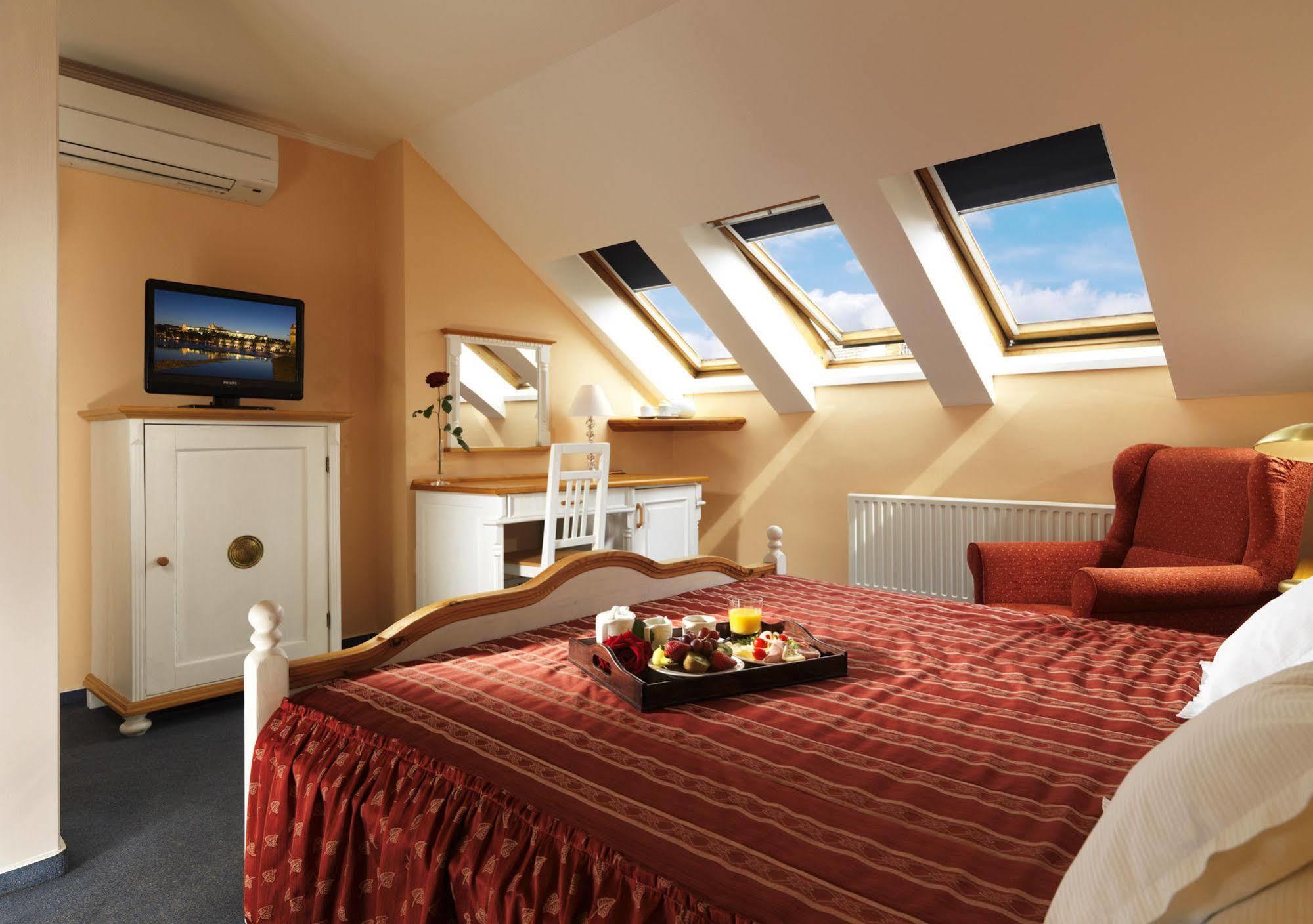 Hotel Julian Prague