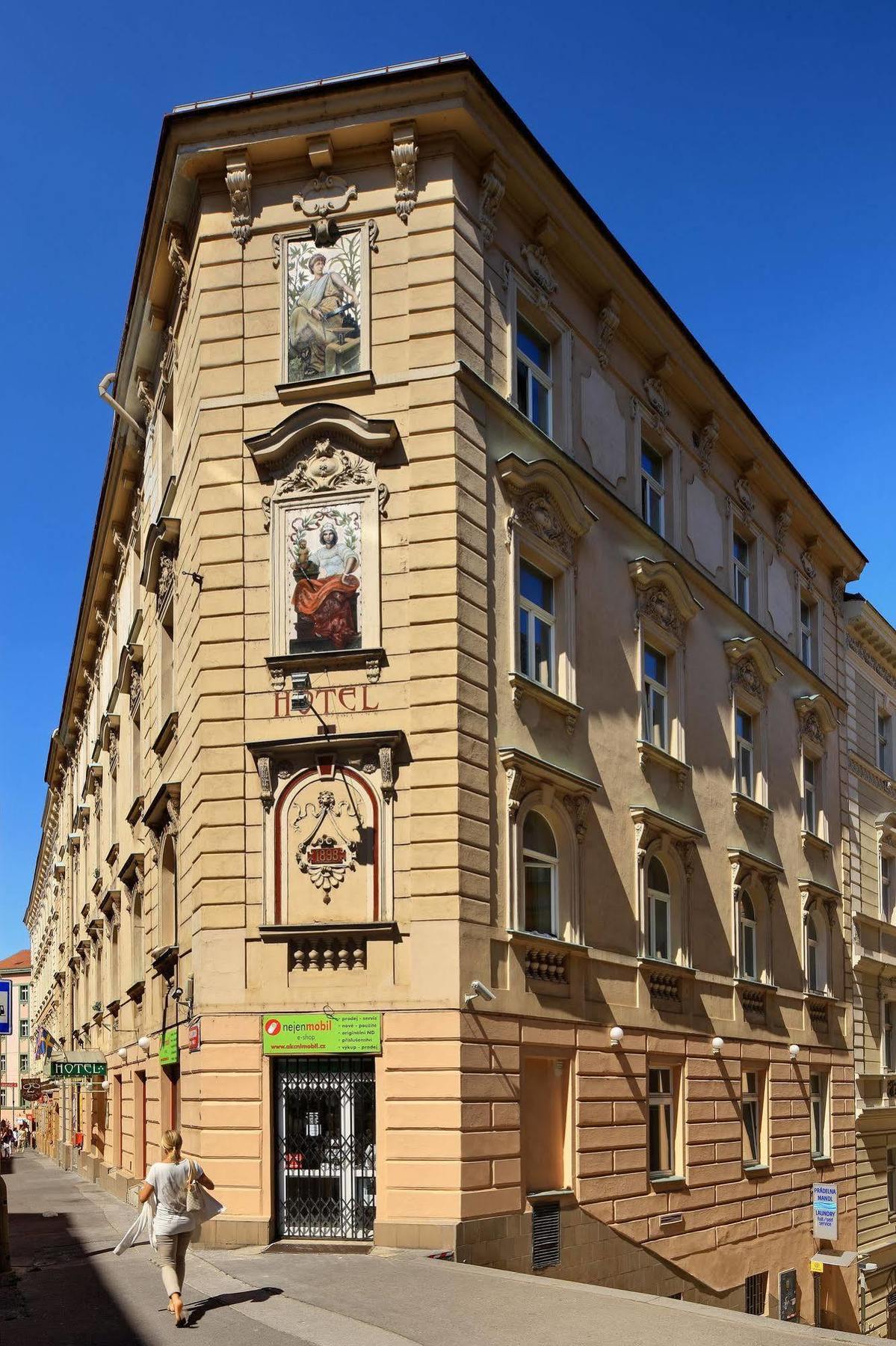 Golden Garni Hotel 3*