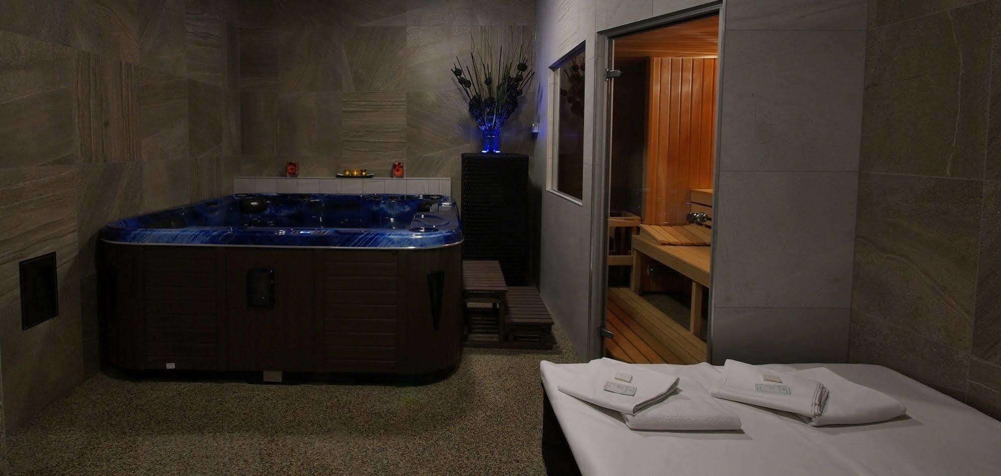 Adeba Hotel 3*