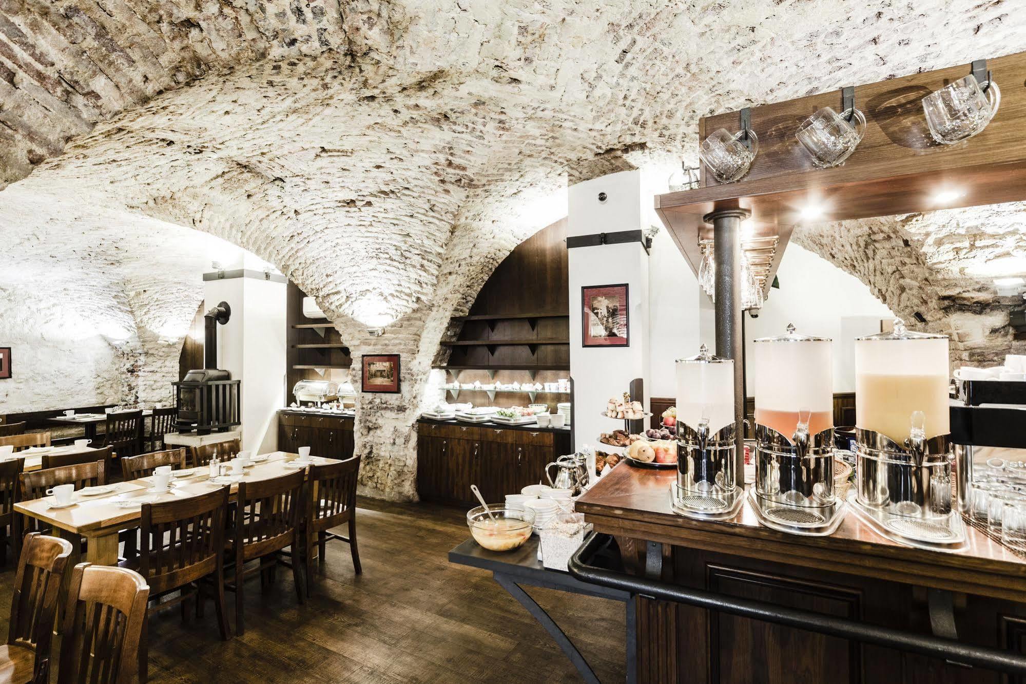Hotel Archibald At The Charles Bridge 4*