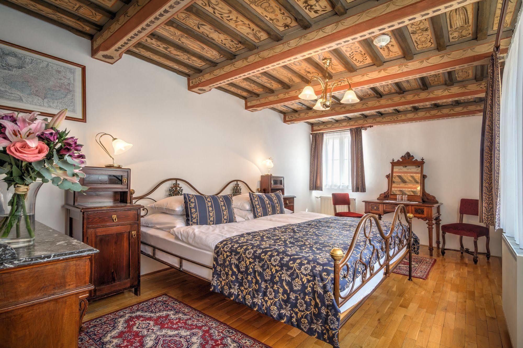 Red Lion 4*