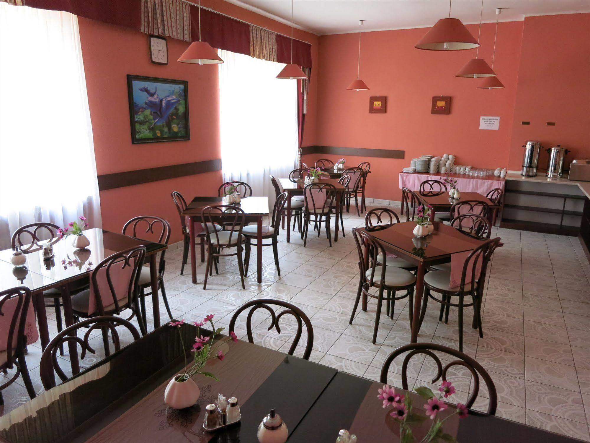 Mira Hotel