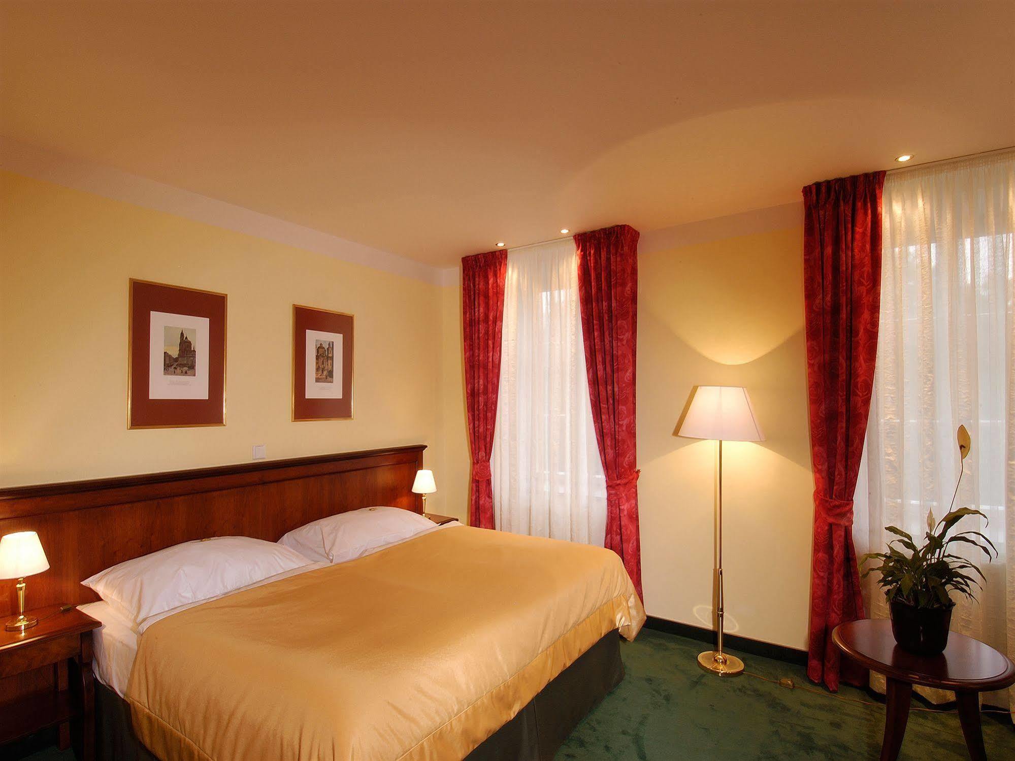 Hotel Ea Jeleni Dvur Castle