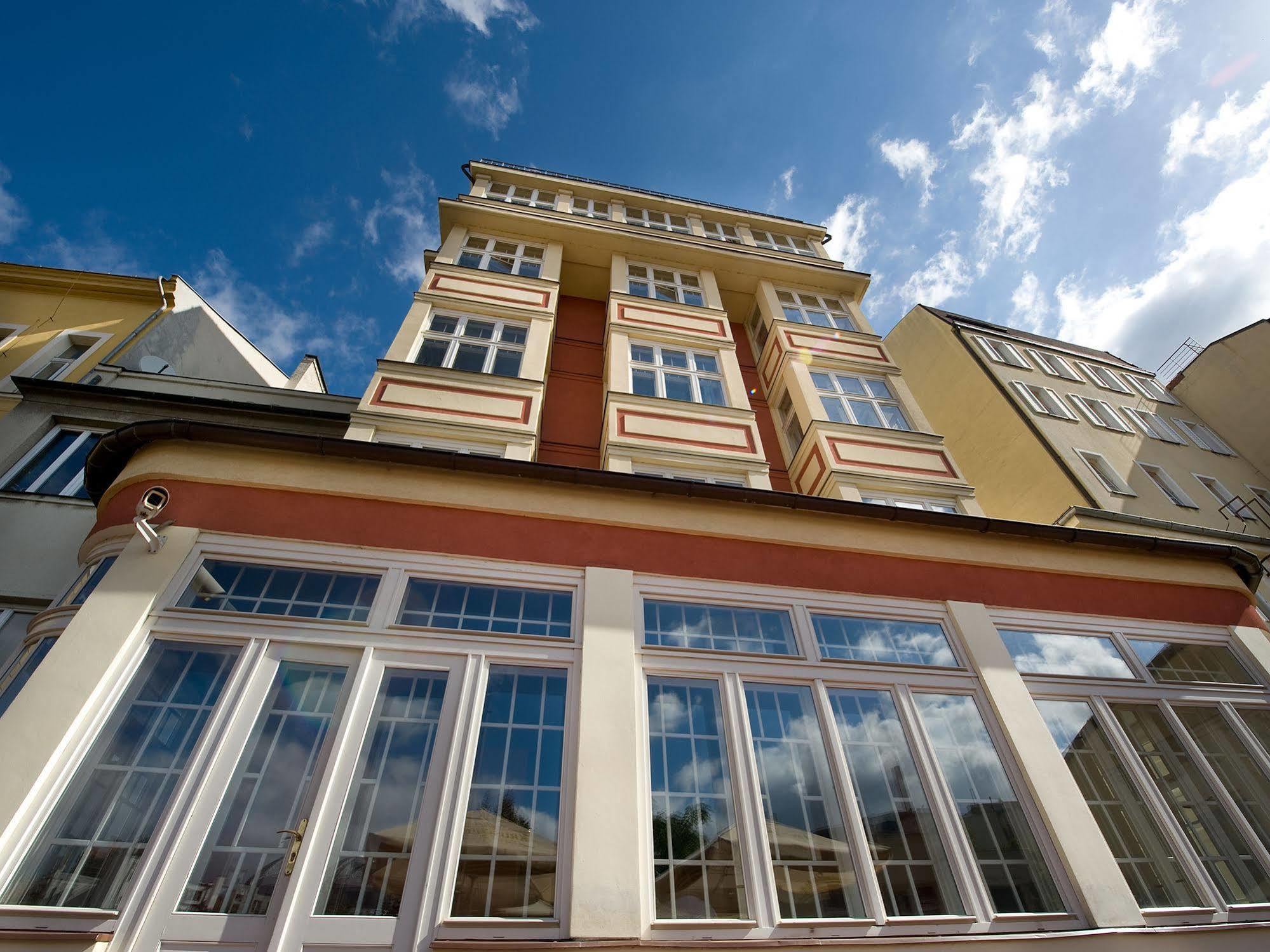 Ea Julis 4* Prague