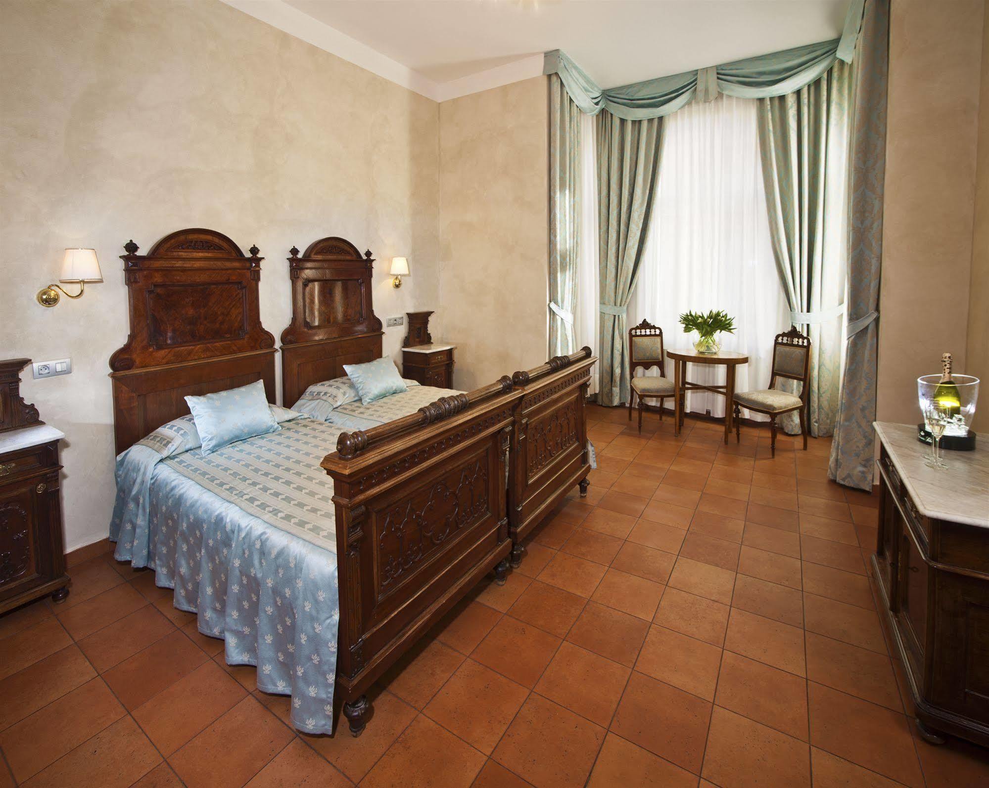 Caesar 4* Prague