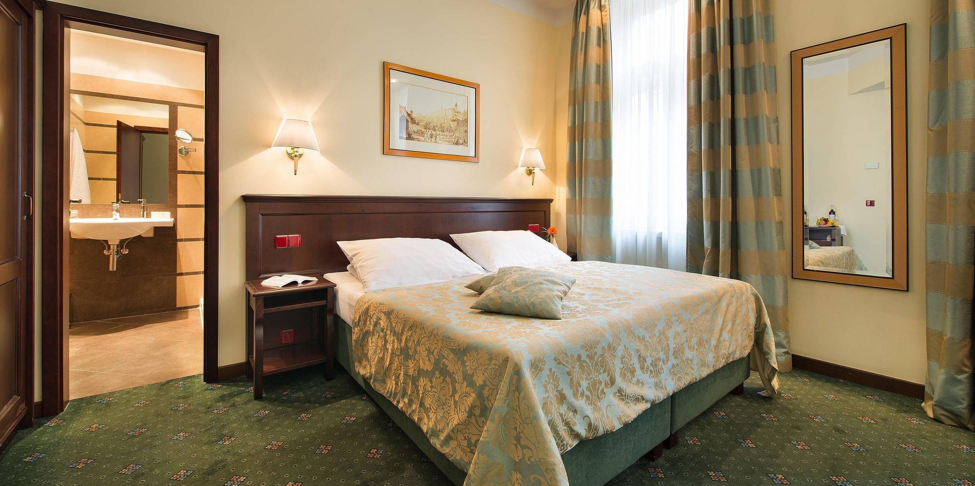Hotel Ea Downtown 4*