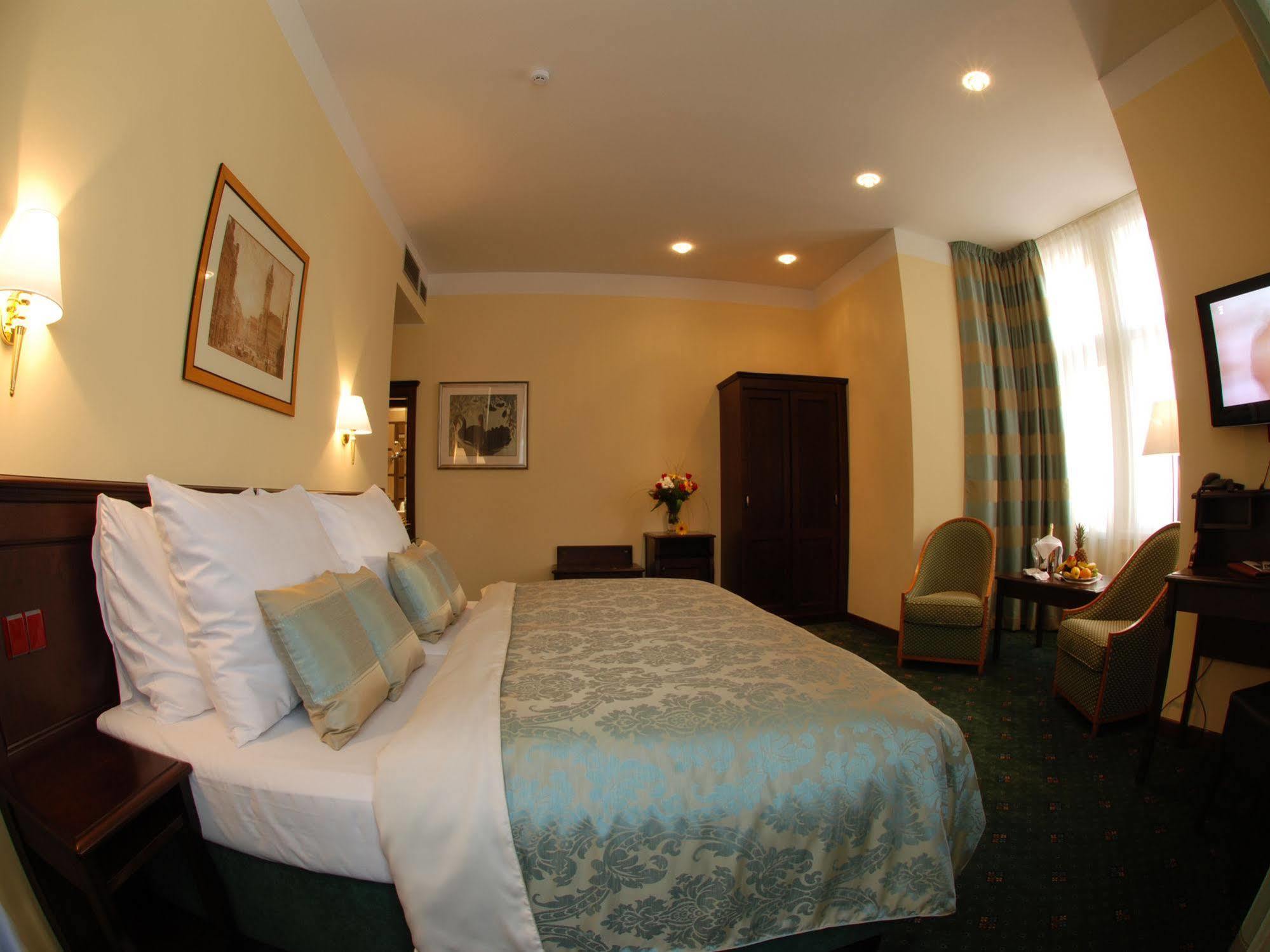 Ea Downtown Hotel 4*