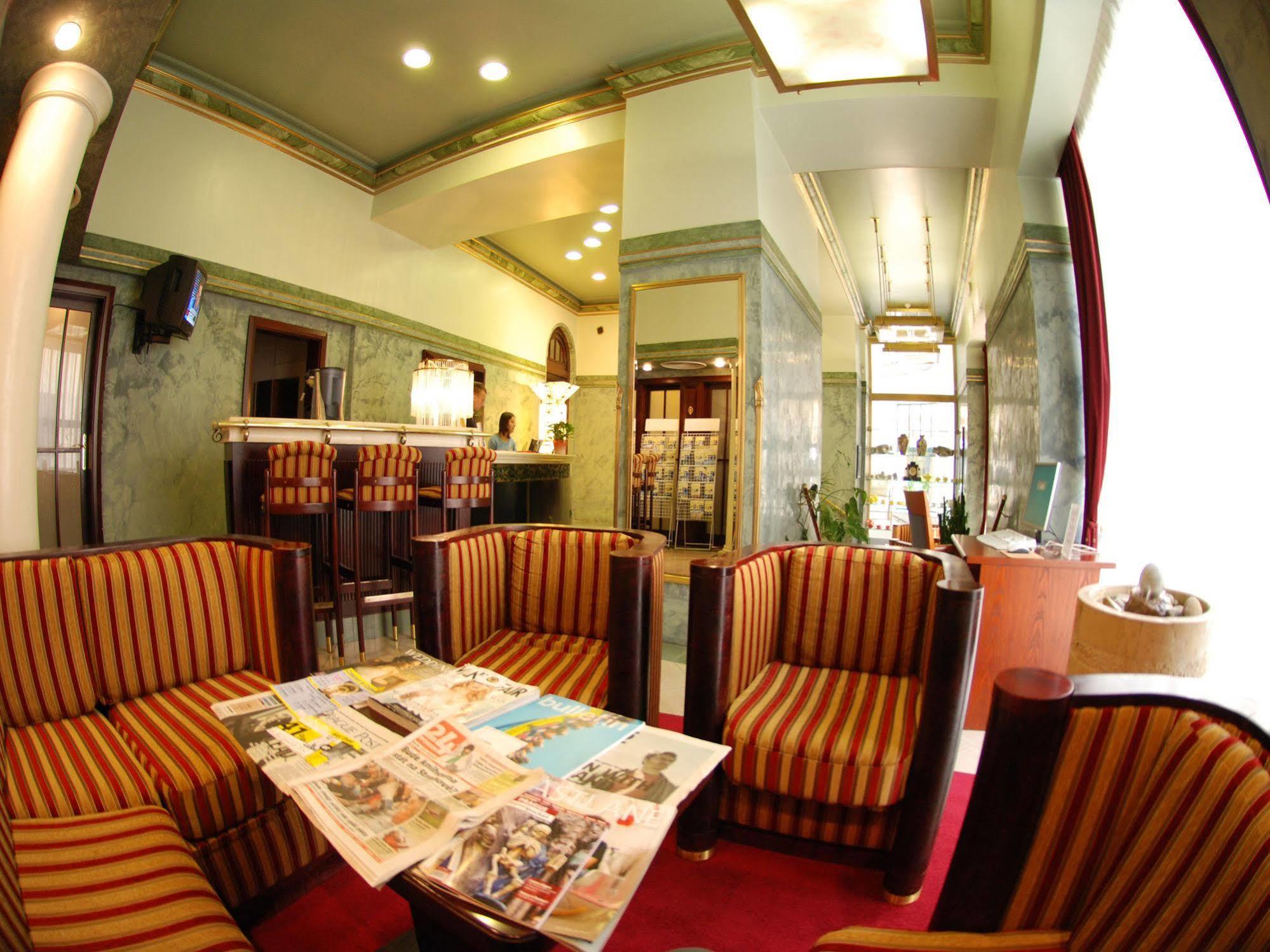 Ea Royal Esprit Otel Prag