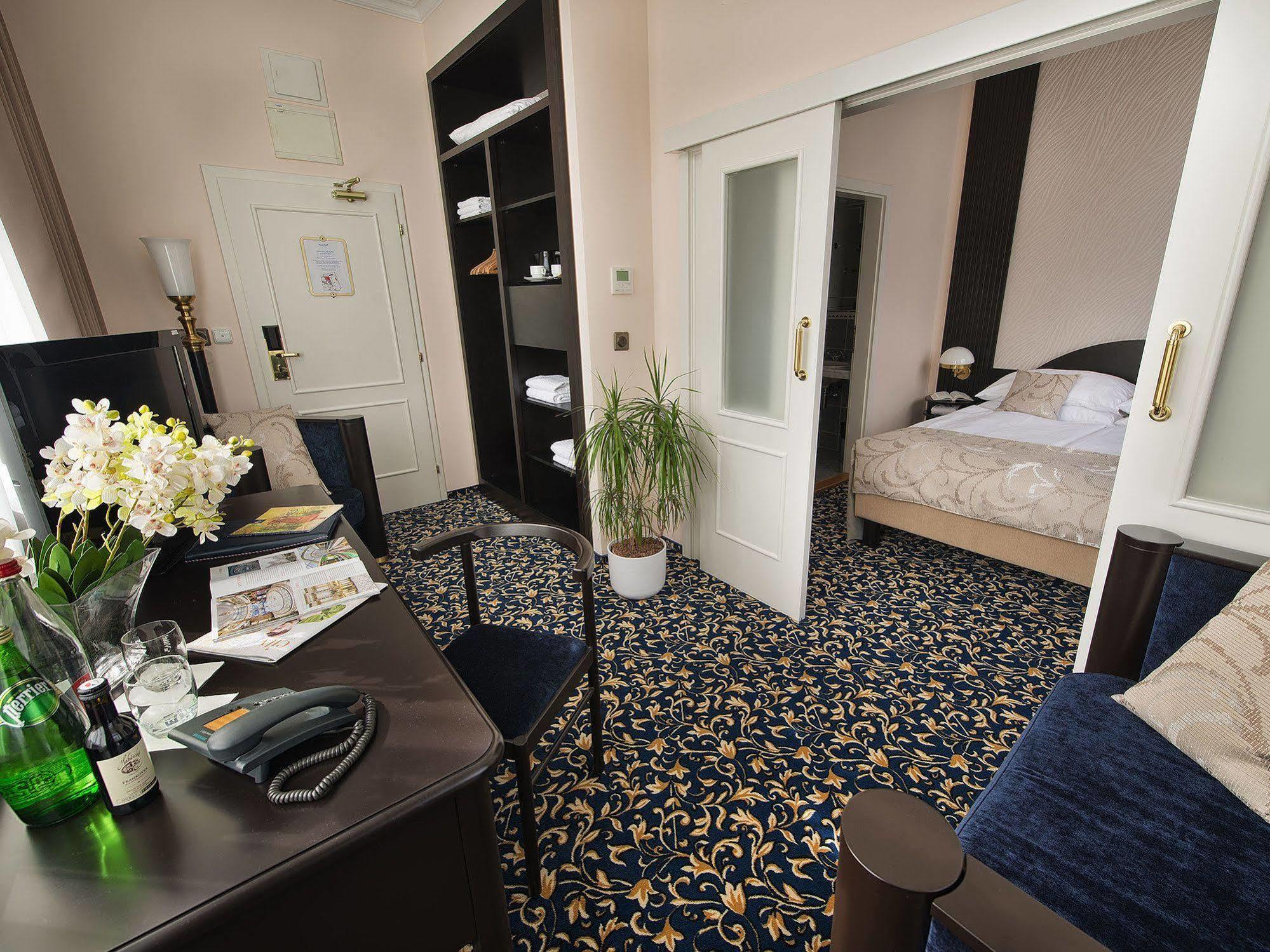 Ea Royal Esprit Otel