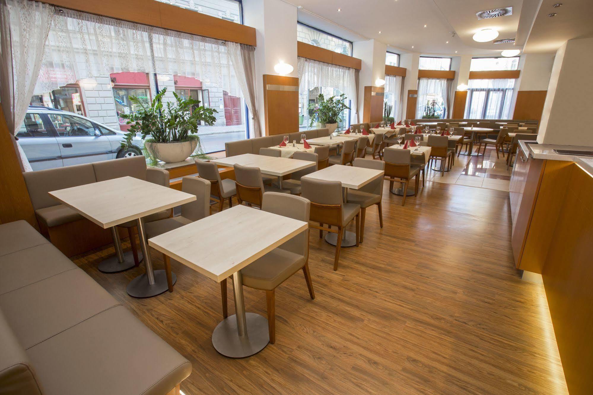 Astoria Hotel 4*