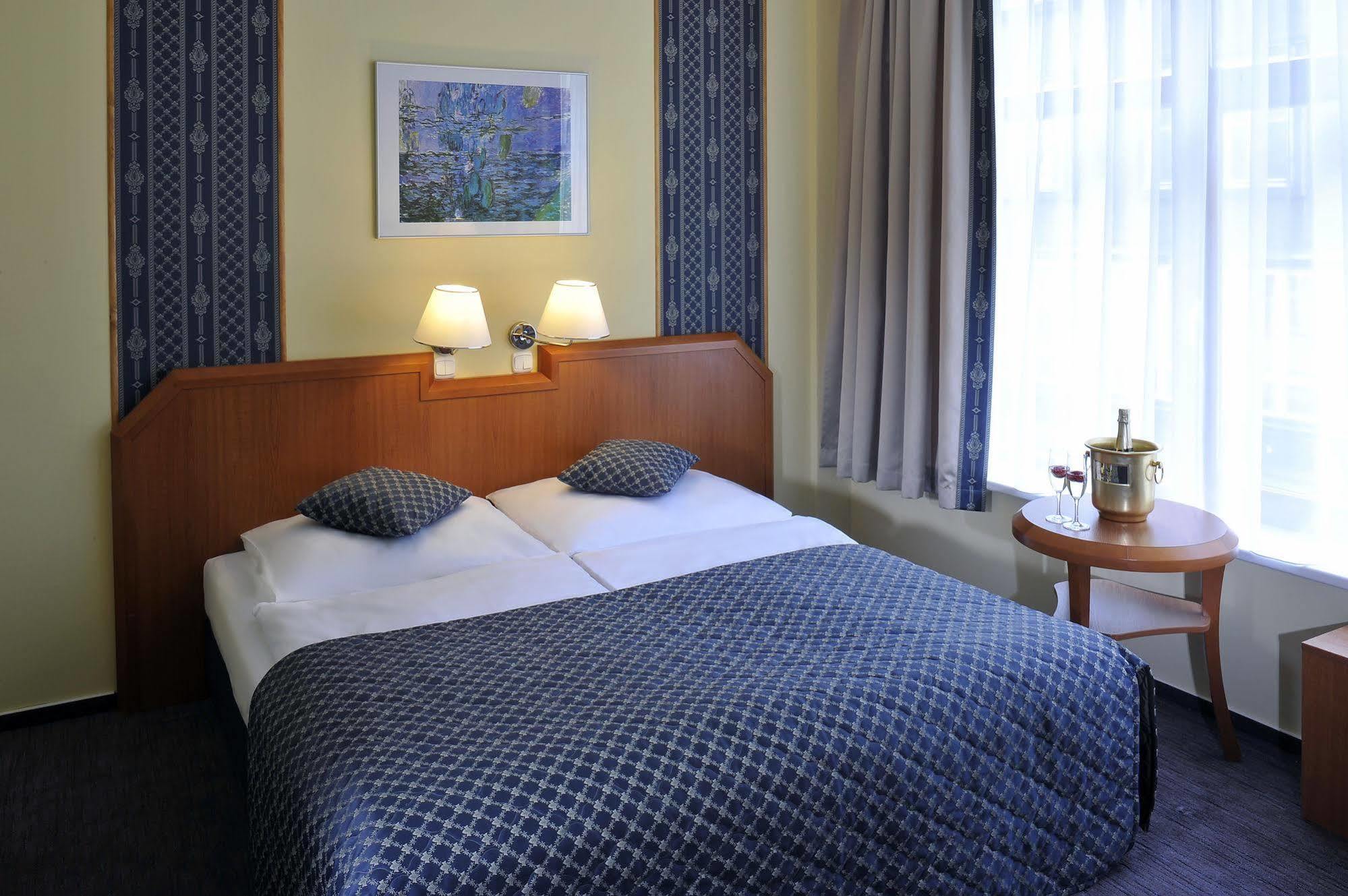 Astoria 4*