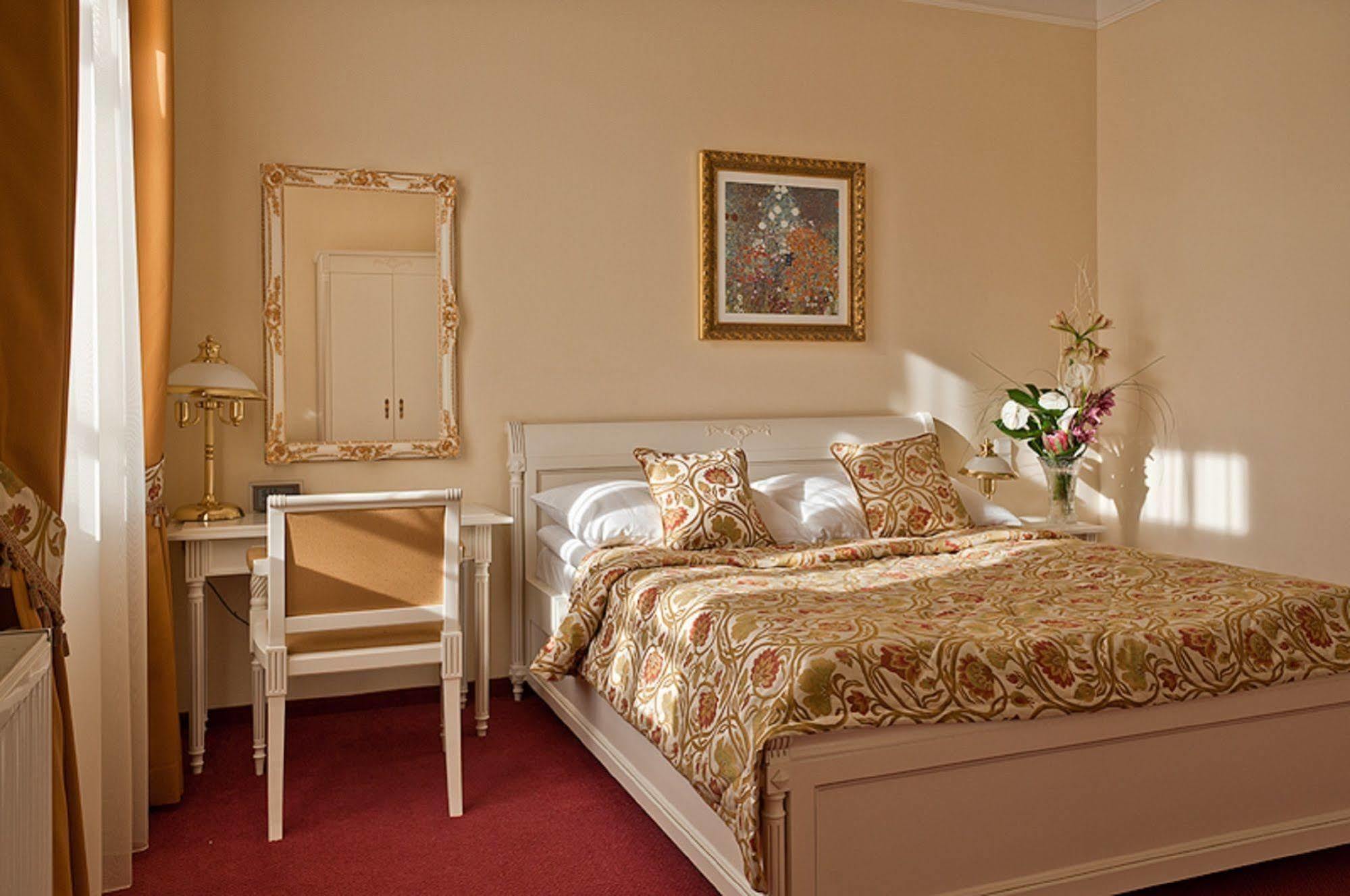 Alqush Downtown 4* Prague