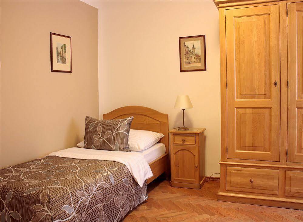 Otel Pod Vezi 4*