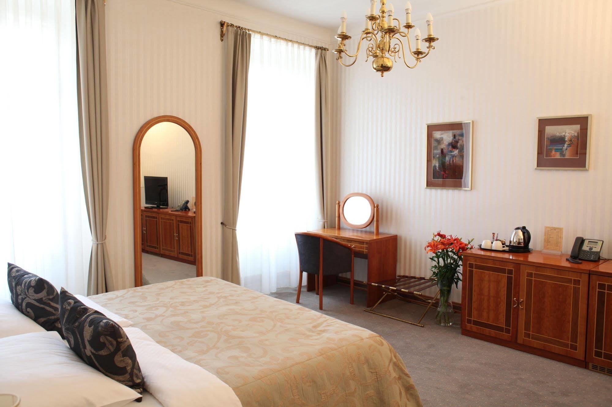 Pod Vezi 4* Prag