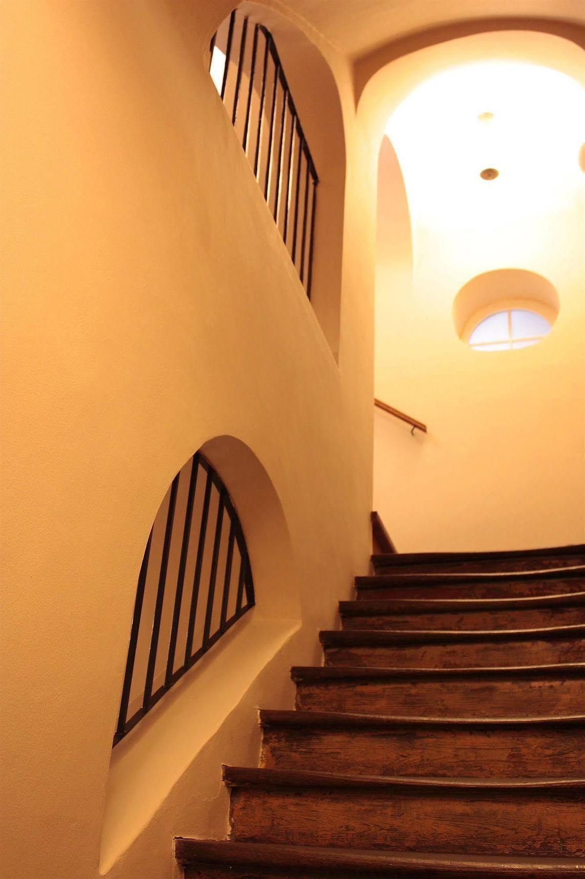 Otel Pod Vezi 4*
