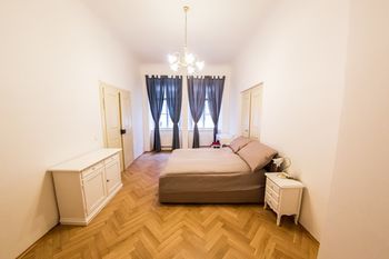 Three Golden Crowns Apartments 3*