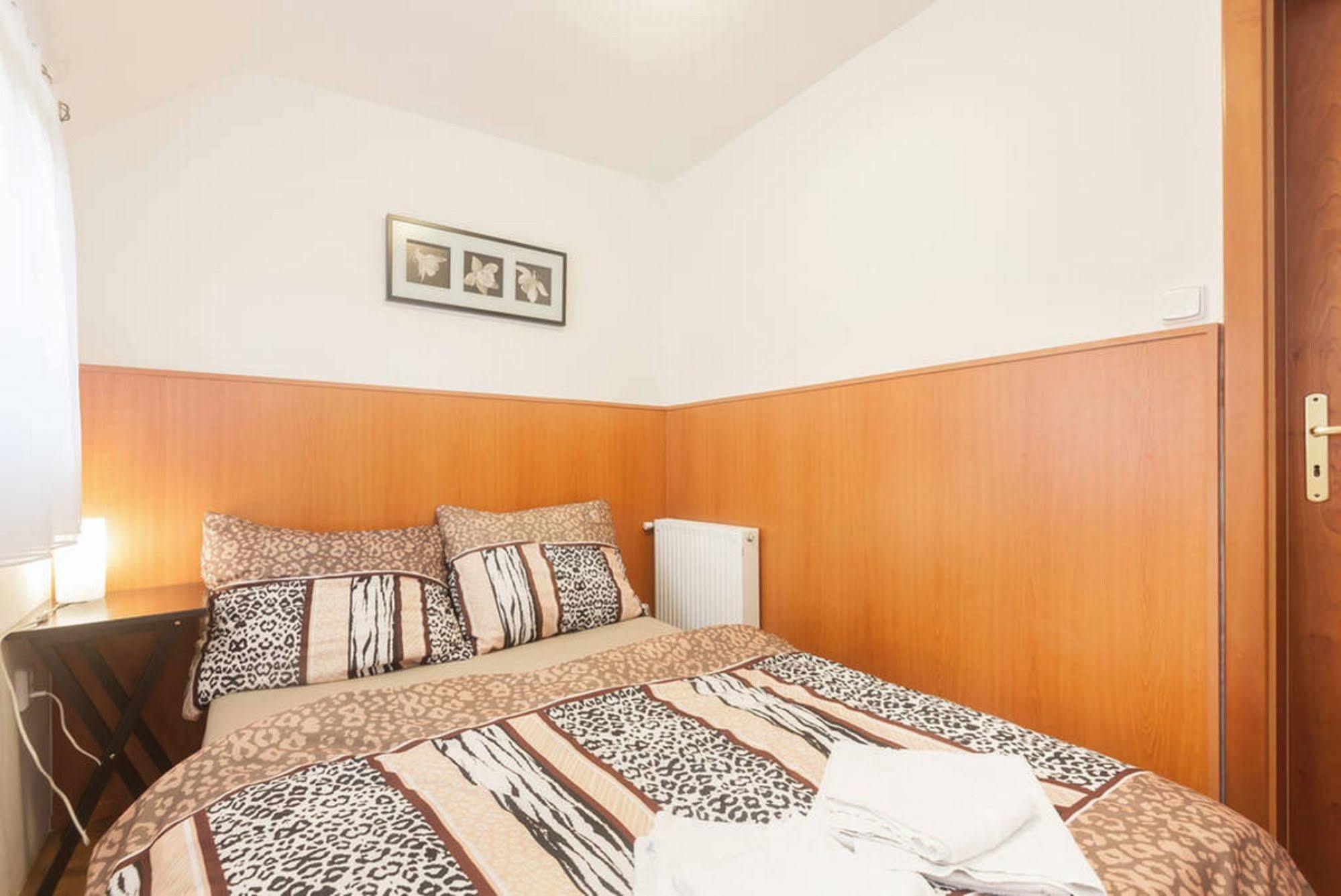 Long Apartment *