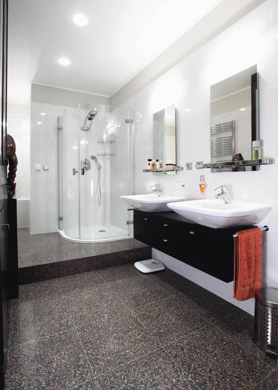 Spacious Elegance In The Heart Of Old Town Daire Prag