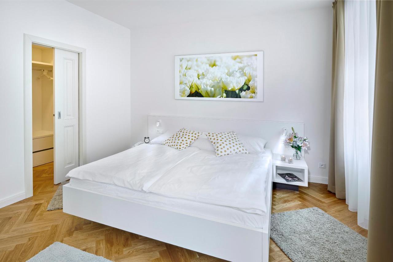 Downtown Mala Strana Apartment