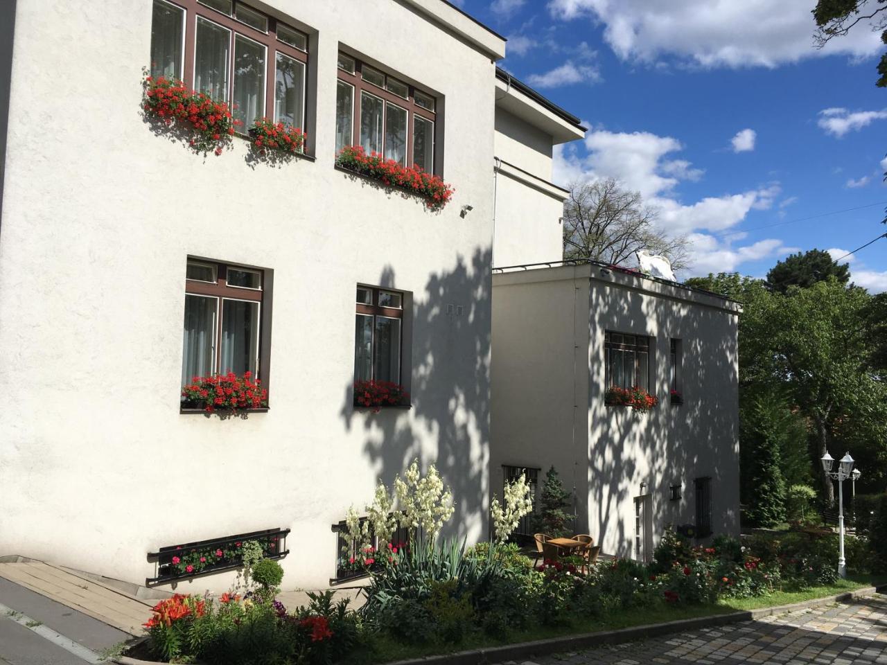 Jana - Domov Mladeze Prague