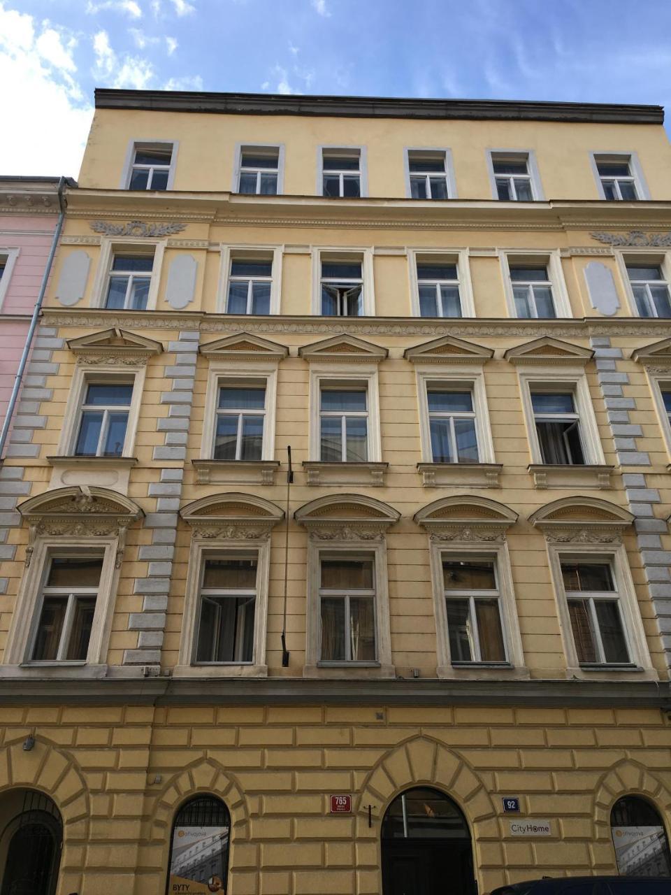 Apartment Borivojova 92 *