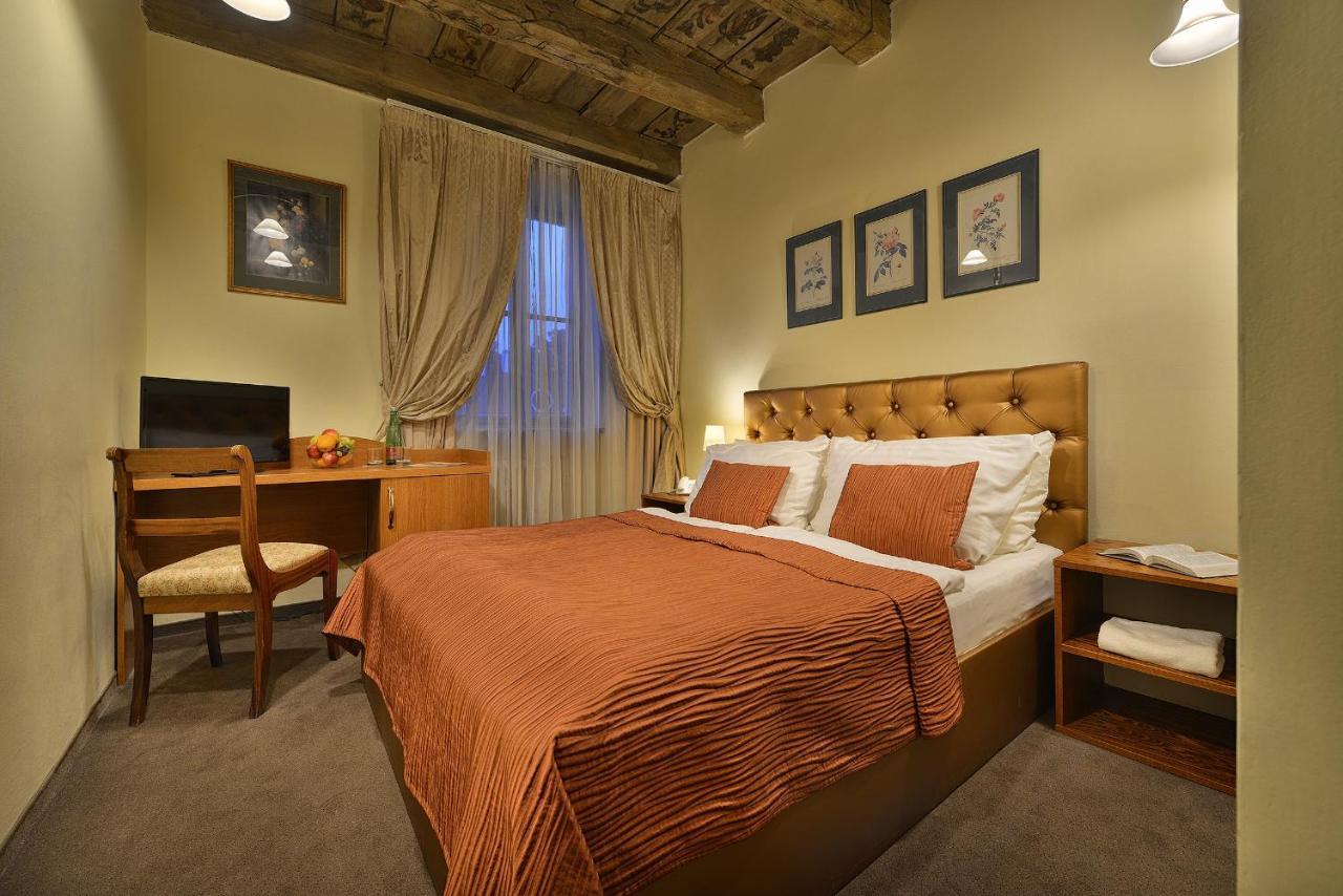 Hotel U 3 Pstrosu