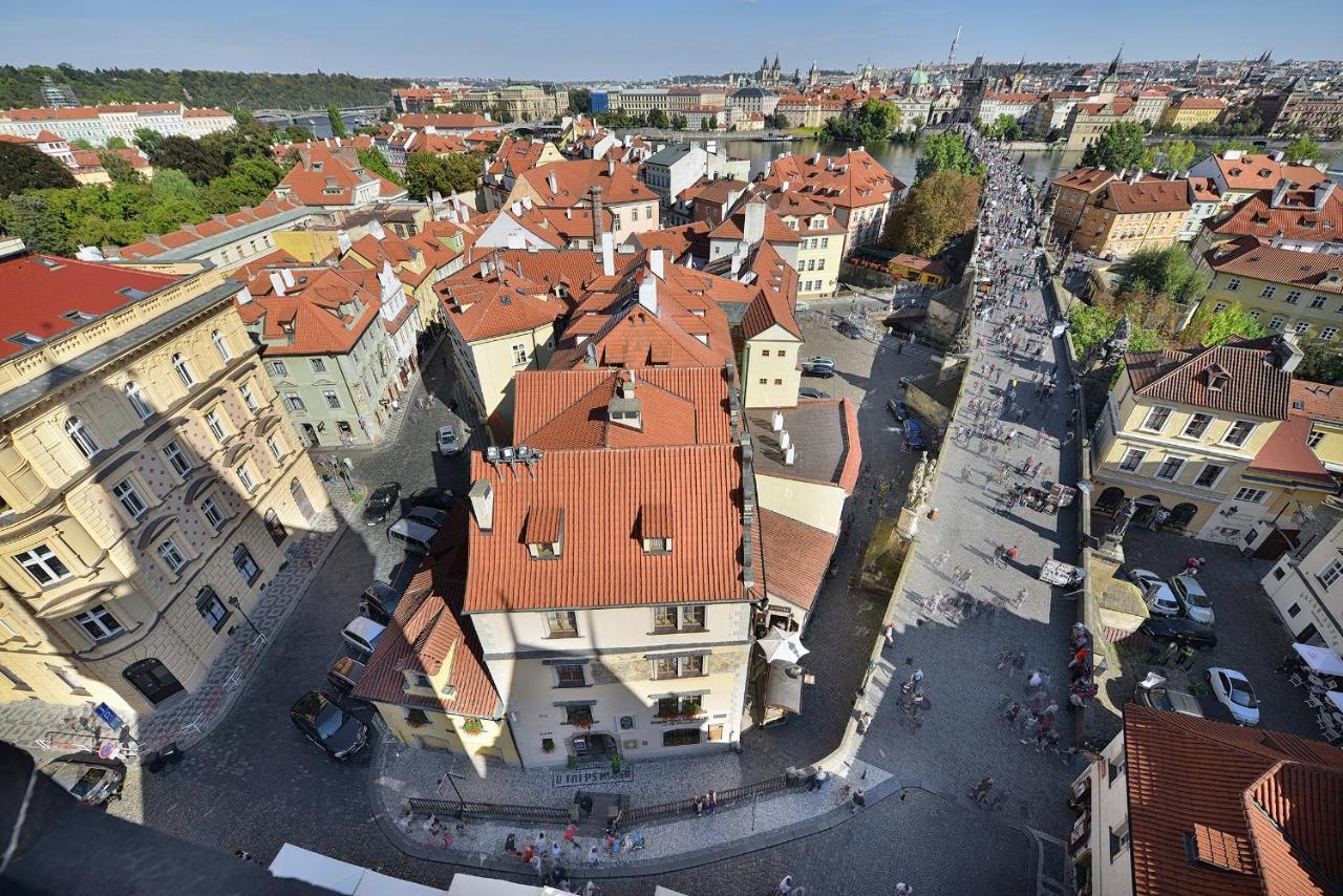 U 3 Pstrosu Prague