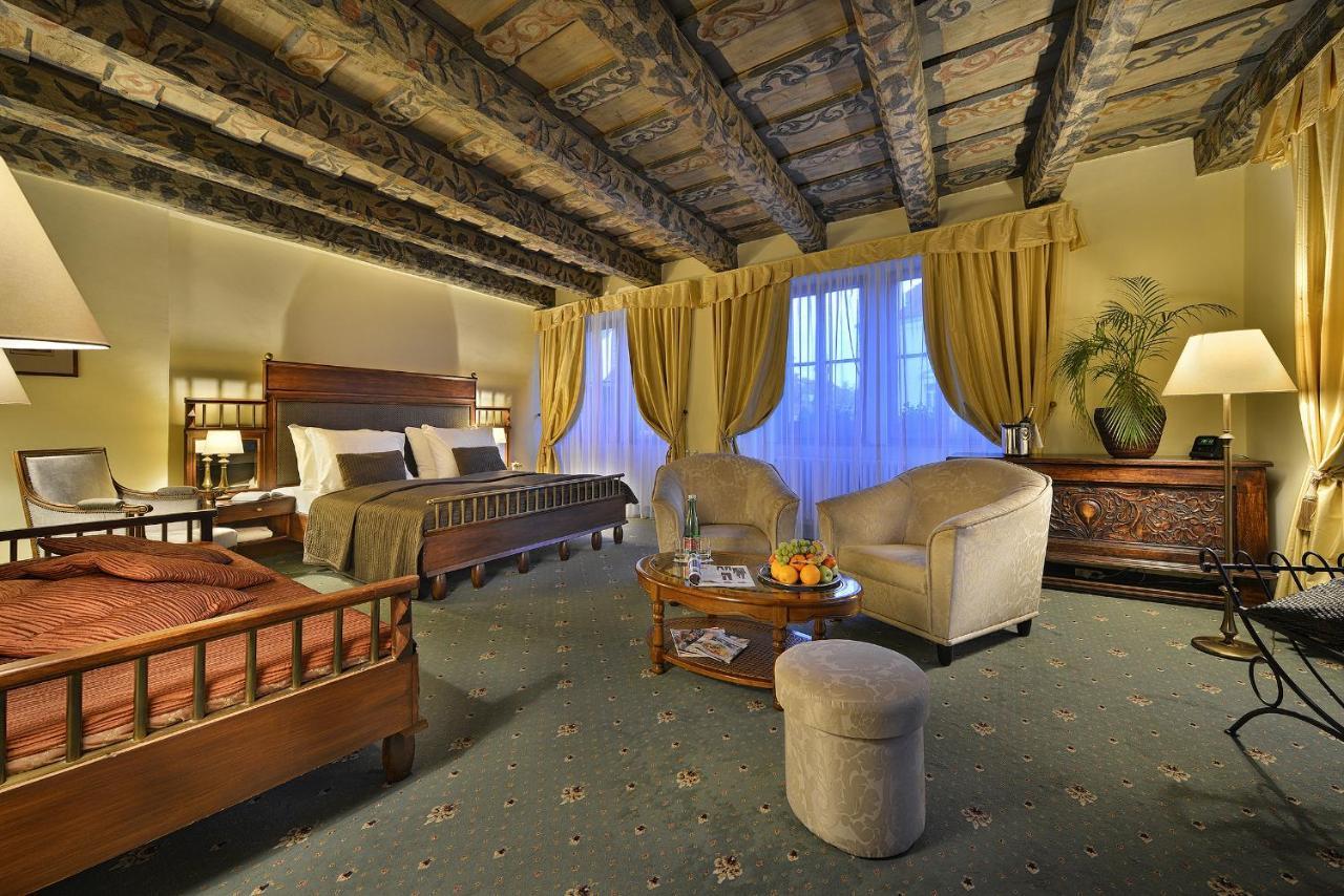U 3 Pstrosu 4* Prague