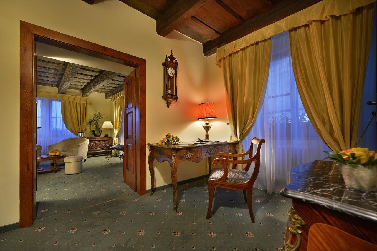Hotel U 3 Pstrosu 4*
