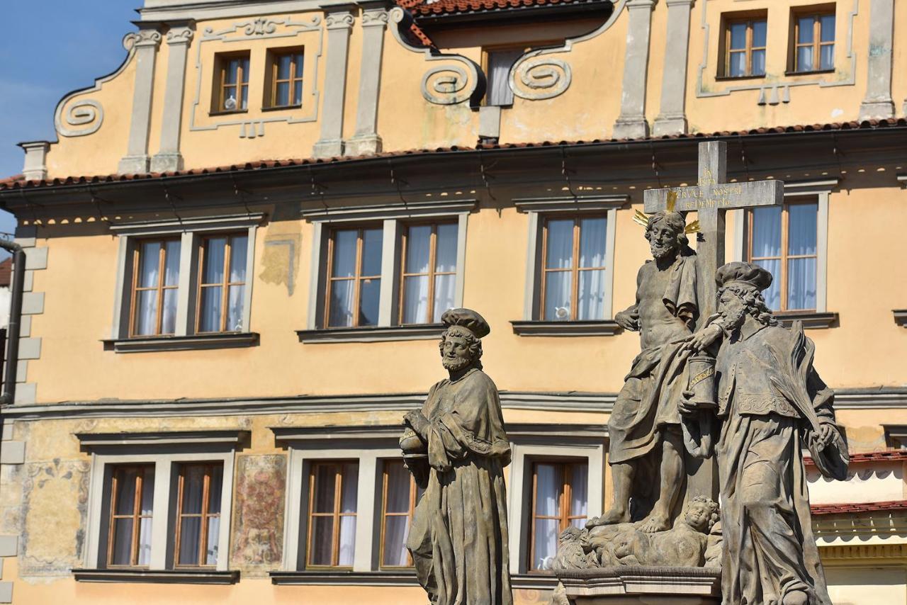 U 3 Pstrosu 4* Prague