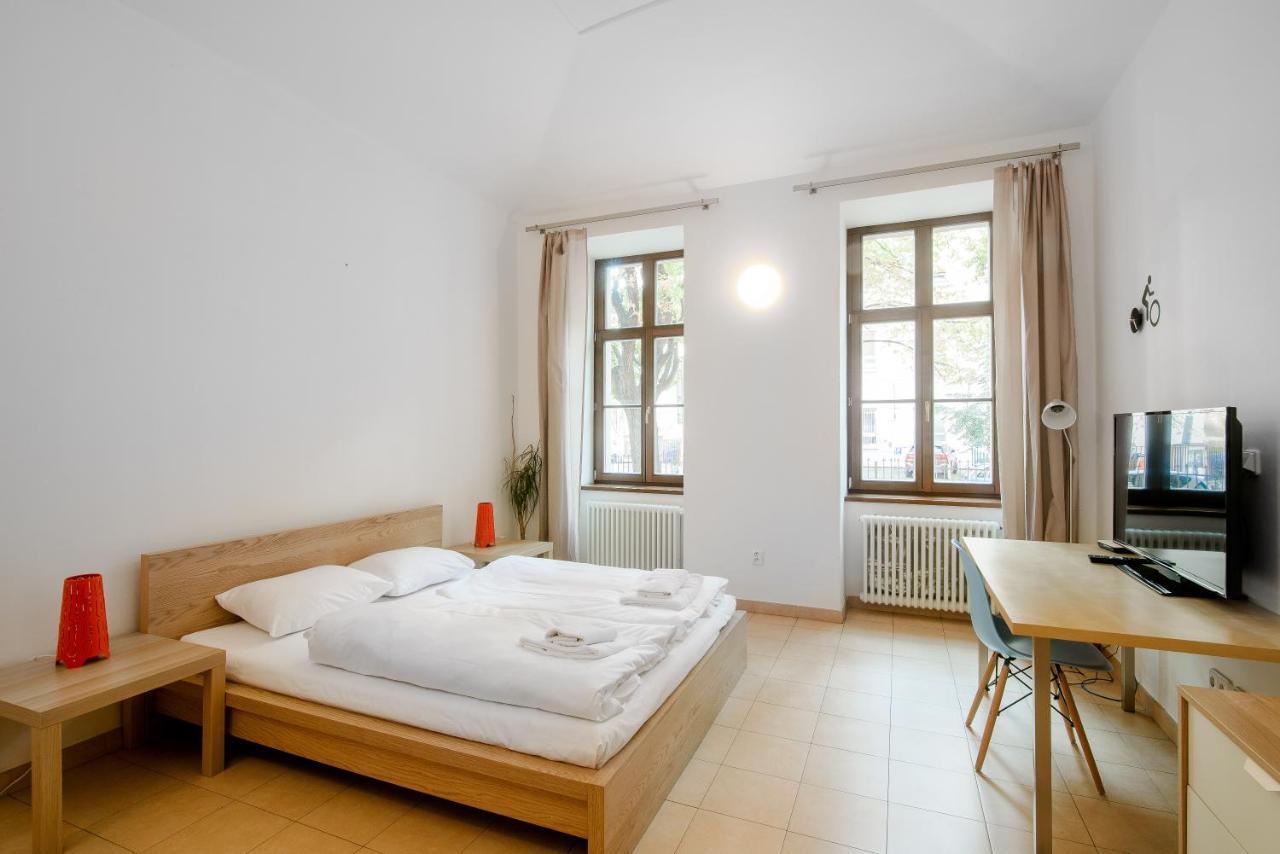 Ginosi Elema Apartel Prague
