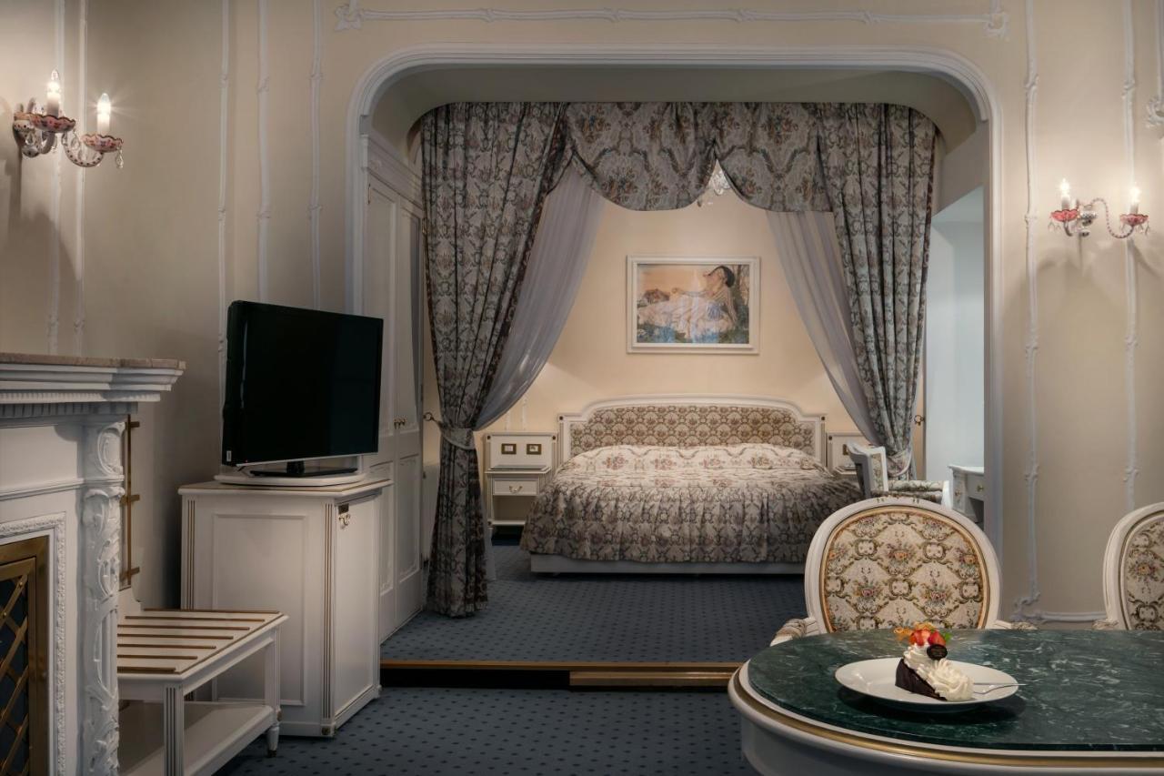Otel Ambassador Zlata Husa 5*