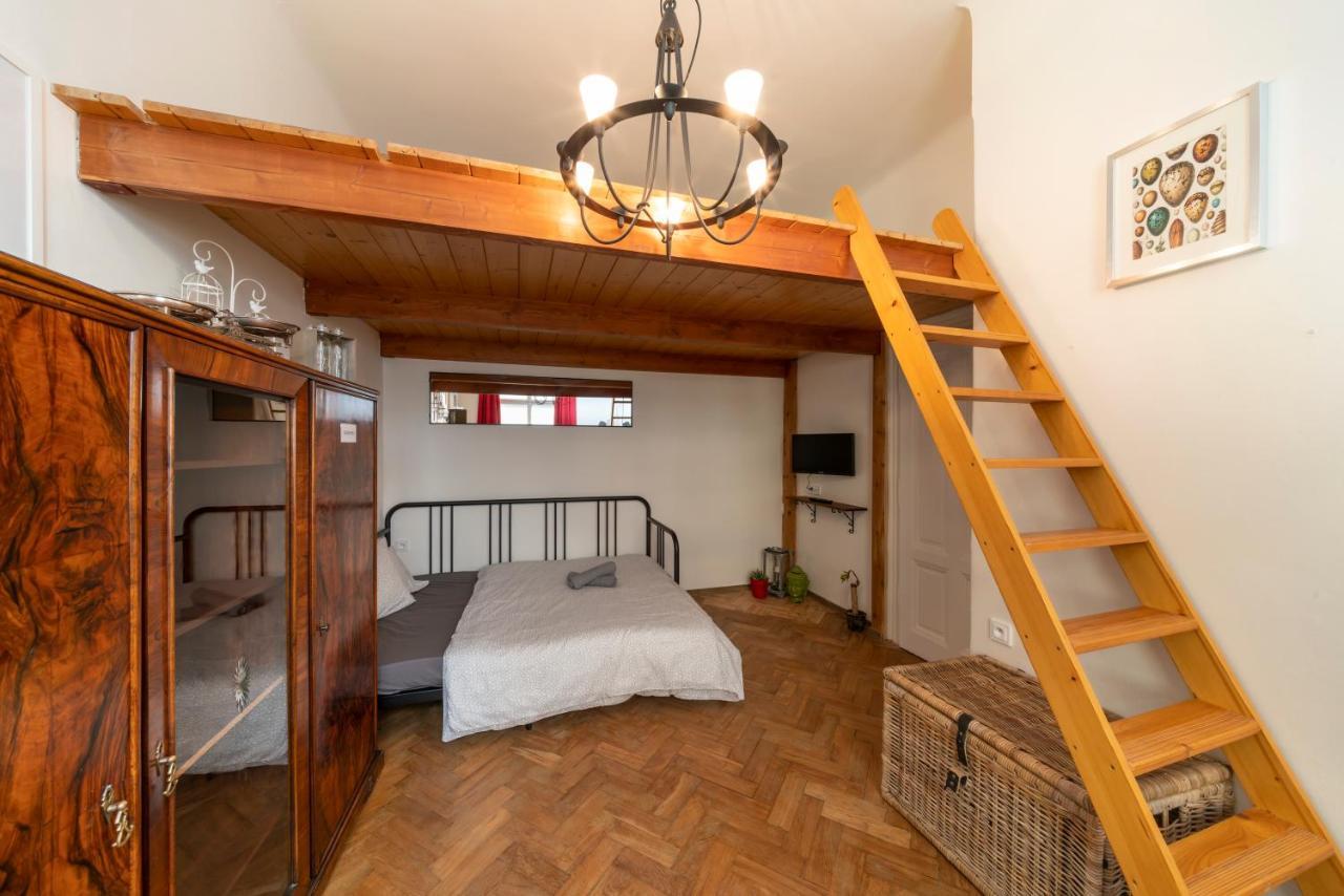 Premier Vodickova Apartment Prague