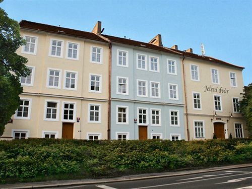 Hotel Ea Jeleni Dvur Castle 3*