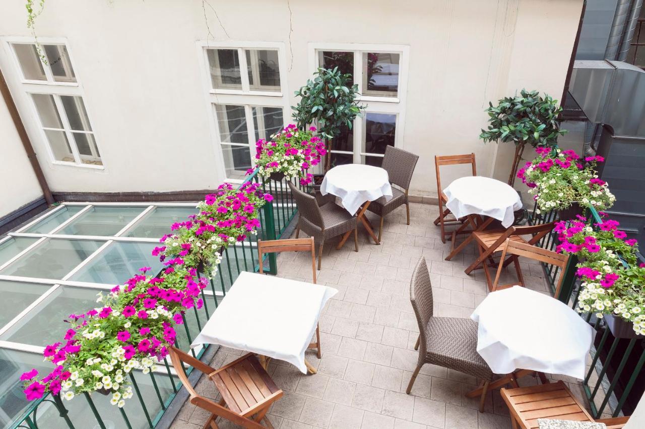 Aparthotel Old Town Square By Emblem Prague