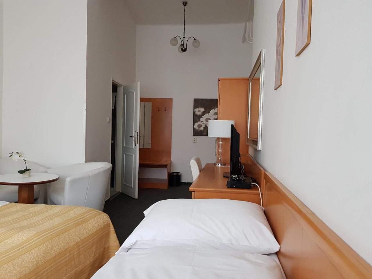 Jana - Domov Mladeze Guest house 2*
