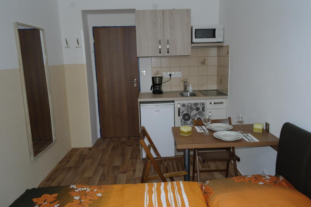 Guest house Room&kitchen Next To Castle Prague