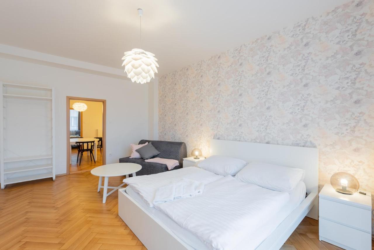 Splash Apartment *