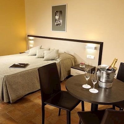 1 Hotel
