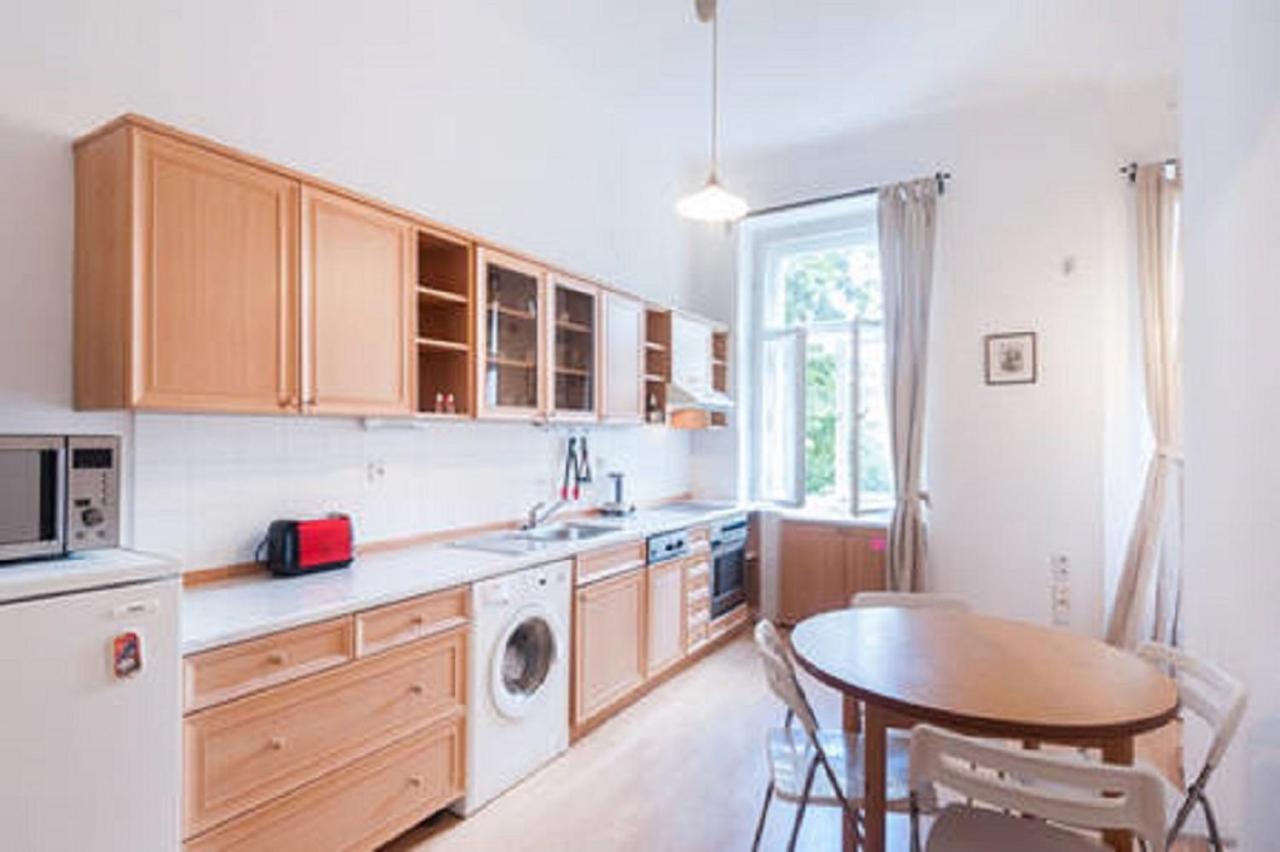 Historic Centre-spacious Apartment *