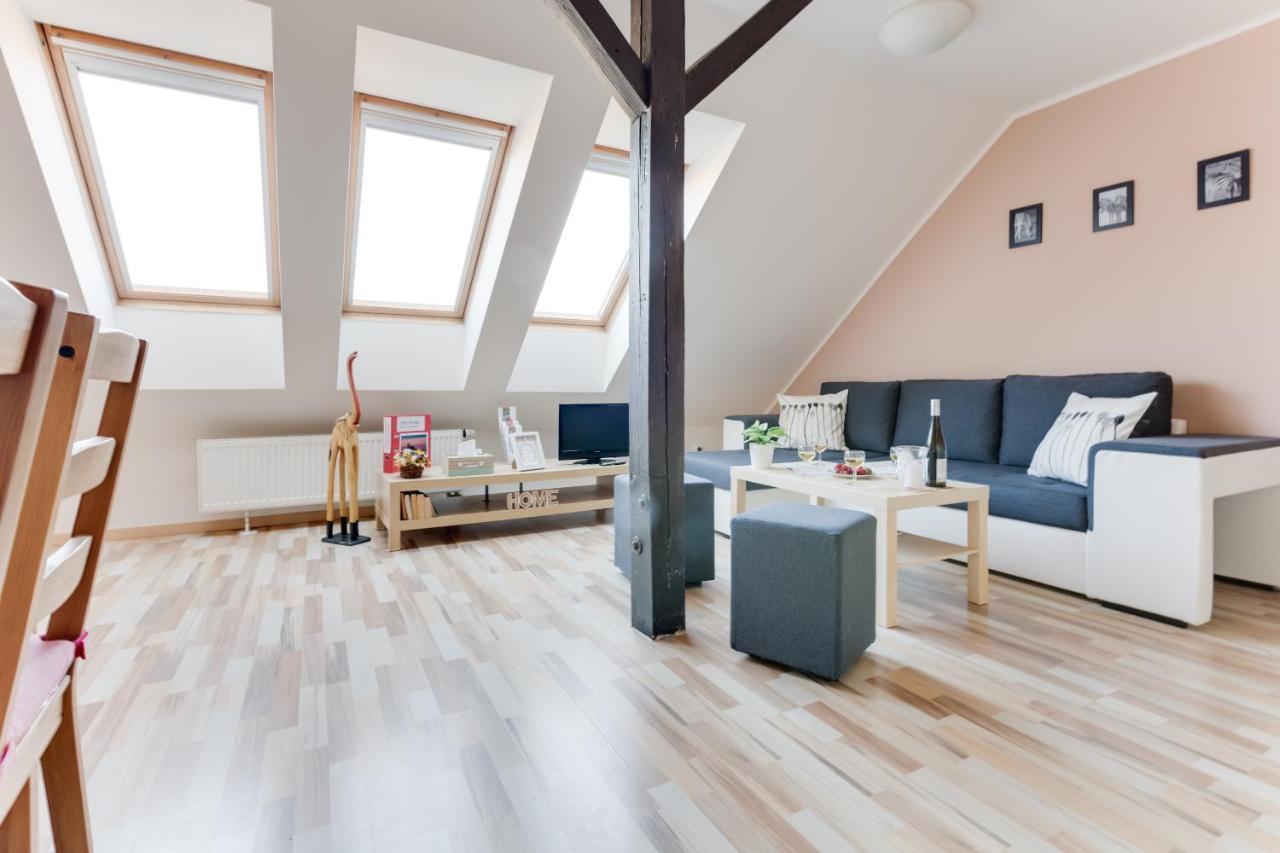 Jane's Attic *