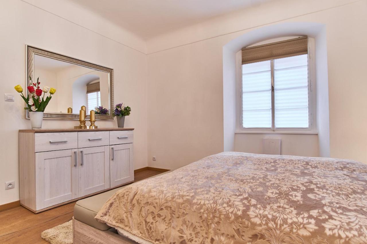 Apartment Charles Bridge Royal *