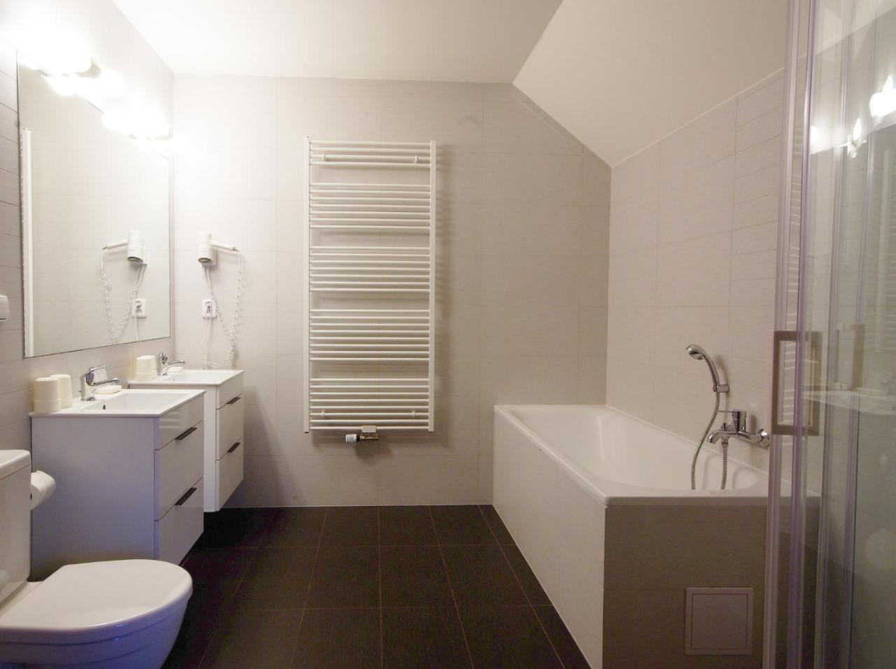 Adeba 3* Prague