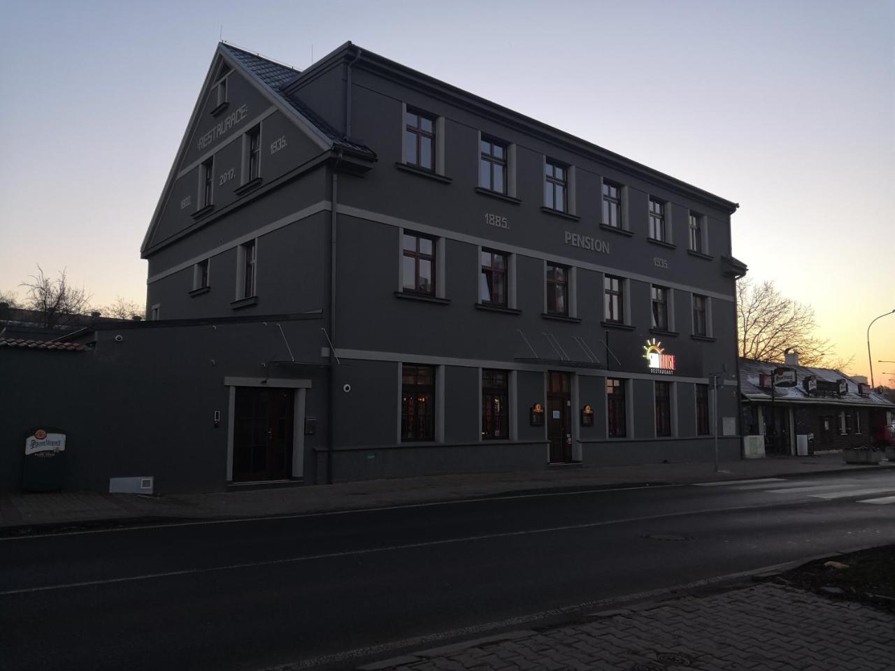 Sun-house Pension&restaurant -parkingfree- Otel 3*