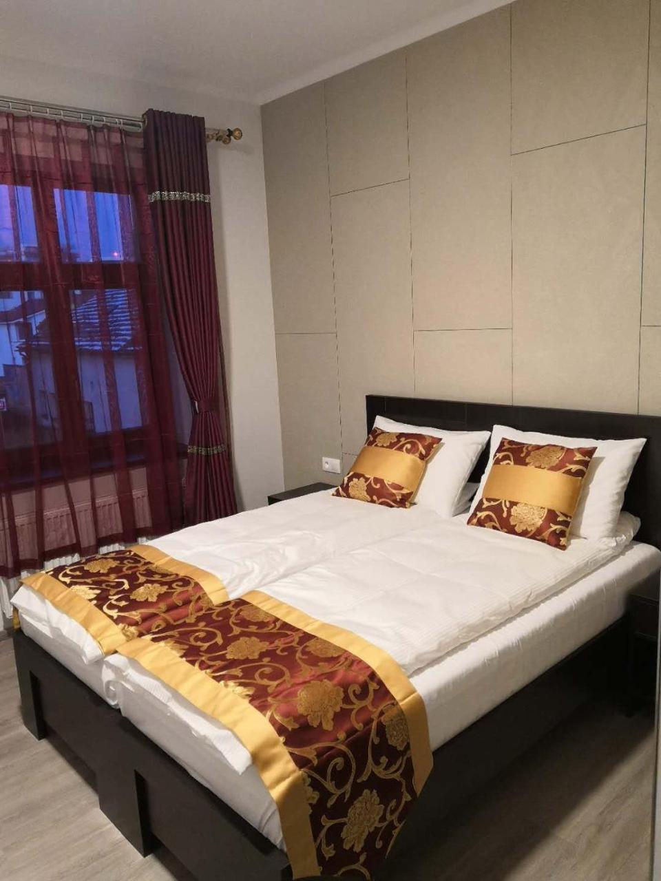 Sun-house Pension&restaurant -parkingfree- 3* Praga