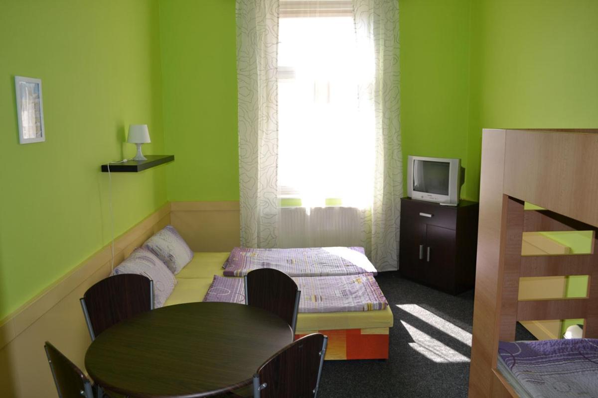 Onefam Arbes Auberge de jeunesse