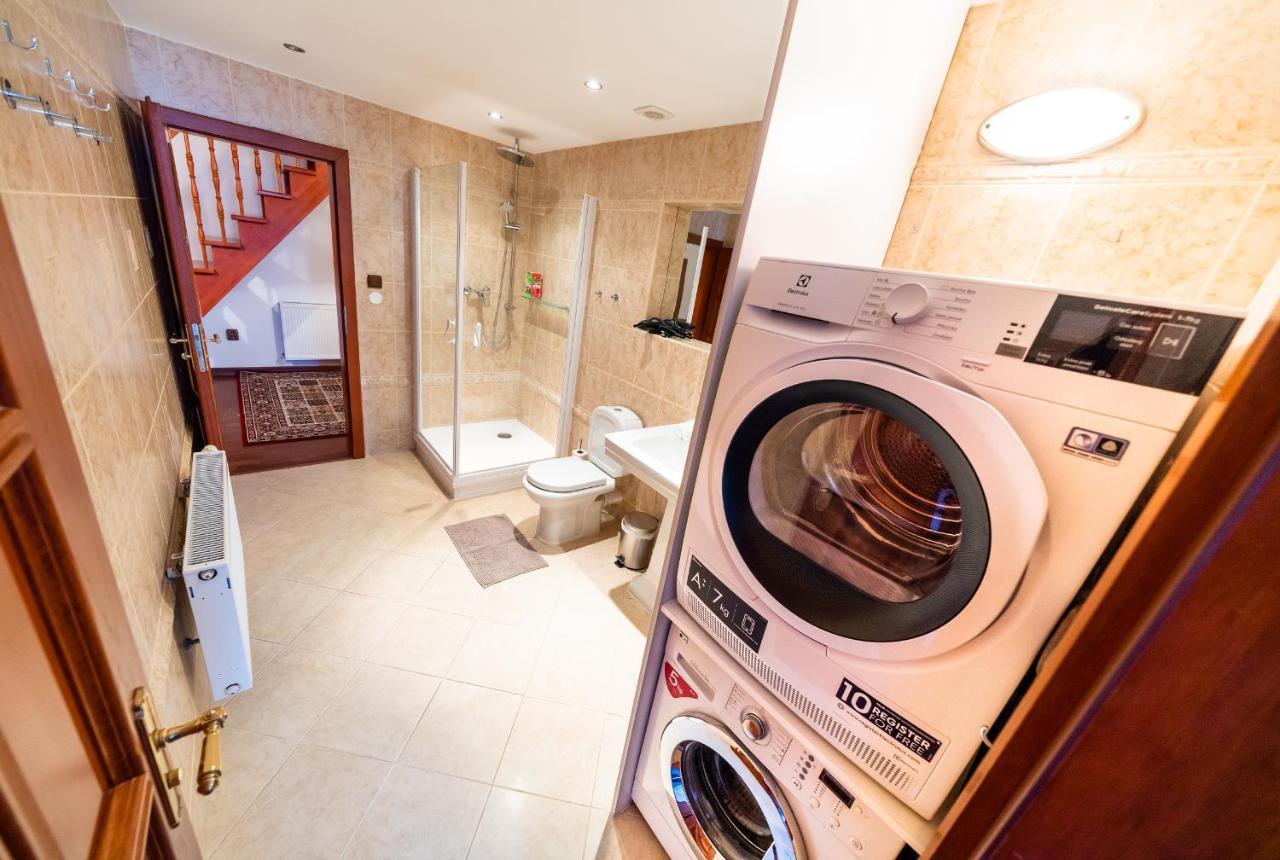 5br 2bath Masarykovo Nabrezi Apartment *