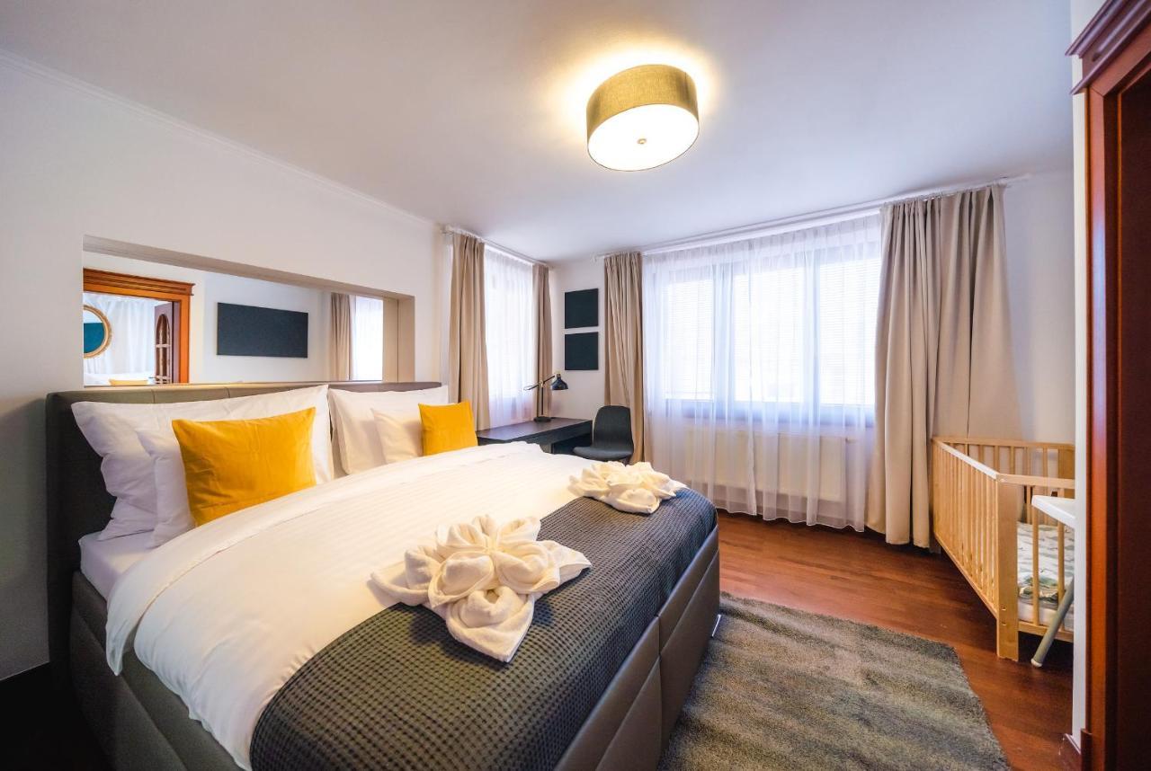 Apartment 5br 2bath Masarykovo Nabrezi *
