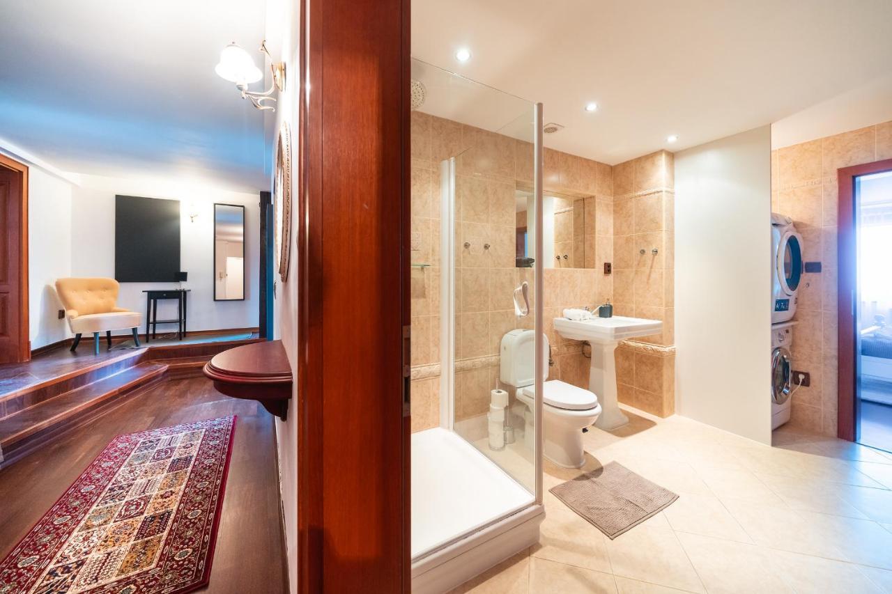Apartment 5br 2bath Masarykovo Nabrezi
